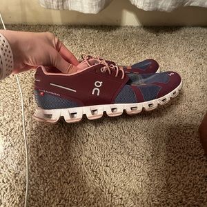 Womens oncloud tennis shoes